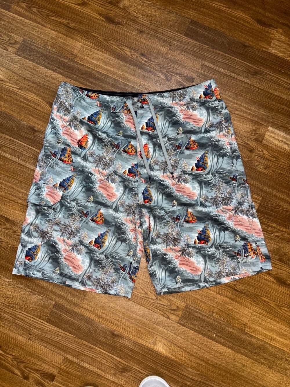 Nike 6.0 Vintage Pirate Ship Graphic Board Shorts. Size 36 - Picture 8 of 8